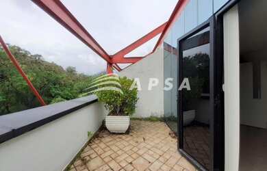 Imagem: O depósito possui 1 Vaga na garagem, 30m² de Área e está