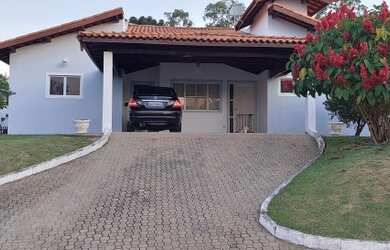 Imagem: A casa em condomínio possui 4 Dormitórios, 2 Banheiros, 4