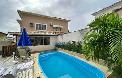 Imagem: A casa possui 4 Dormitórios, 4 Banheiros, 3 Vagas na garagem