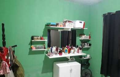 Imagem: A casa possui 2 Dormitórios, 1 Banheiro, 2 Vagas na garagem