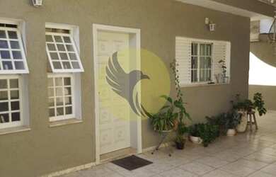 Imagem: A casa possui 2 Dormitórios, 3 Banheiros, 2 Vagas na garagem