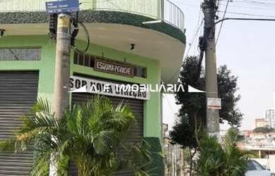 Imagem: A casa possui 5 Dormitórios, 1 Banheiro, 1 Vaga na garagem