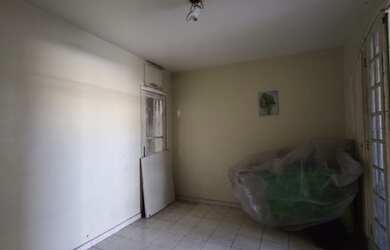 Imagem: A casa possui 3 Dormitórios, 2 Banheiros, 1 Vaga na garagem