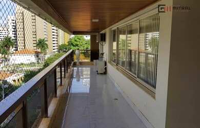 Imagem: O apartamento possui 3 Dormitórios, 5 Banheiros, 2 Vagas na