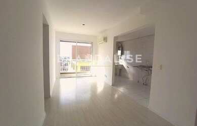 Imagem: O apartamento possui 3 Dormitórios, 1 Banheiro, 2 Vagas na