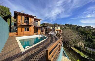 Imagem: A casa possui 3 Dormitórios, 4 Banheiros, 4 Vagas na garagem