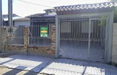 Imagem: A casa possui 2 Dormitórios, 1 Banheiro, 2 Vagas na garagem