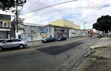 Imagem: O depósito possui 5 Vagas na garagem, 1.400m² de Área e