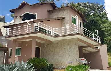 Imagem: A casa em condomínio possui 1 Dormitório, 5 Banheiros, 5 Vagas