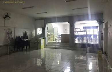 Imagem: O depósito possui 3 Vagas na garagem, 250m² de Área e está