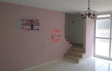 Imagem: A casa possui 3 Dormitórios, 2 Banheiros, 2 Vagas na garagem