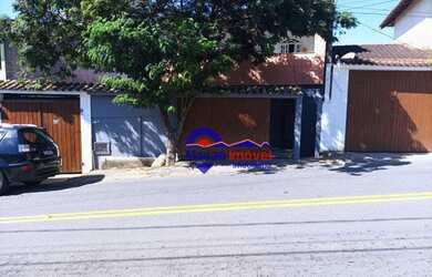 Imagem: A casa possui 2 Dormitórios, 1 Banheiro, 1 Vaga na garagem