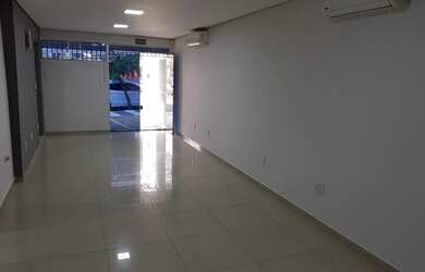 Imagem: O depósito possui 3 Vagas na garagem e 200m² de Área e está