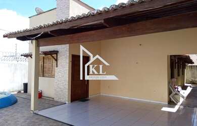 Imagem: A casa possui 3 Dormitórios, 2 Banheiros, 4 Vagas na garagem