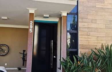 Imagem: A casa em condomínio possui 3 Dormitórios, 3 Banheiros, 4