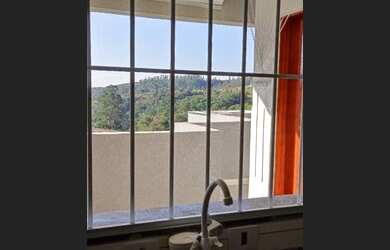 Imagem: A casa possui 2 Dormitórios, 2 Banheiros, 1 Vaga na garagem