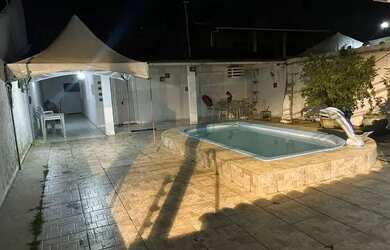 Imagem: A casa possui 2 Dormitórios, 4 Banheiros, 4 Vagas na garagem