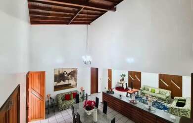 Imagem: A casa possui 4 Dormitórios, 5 Banheiros, 5 Vagas na garagem