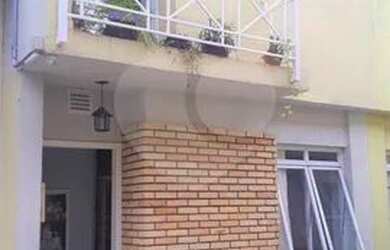 Imagem: A casa possui 3 Dormitórios, 3 Banheiros, 4 Vagas na garagem