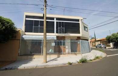 Imagem: A casa possui 2 Dormitórios, 2 Banheiros, 1 Vaga na garagem