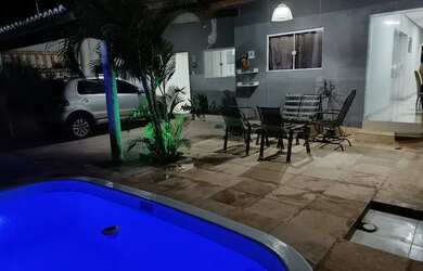 Imagem: A casa possui 3 Dormitórios, 2 Banheiros, 4 Vagas na garagem