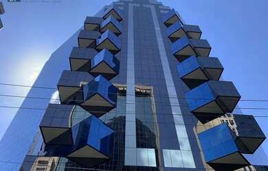 Imagem: O depósito possui 5 Vagas na garagem e 307m² de Área e está