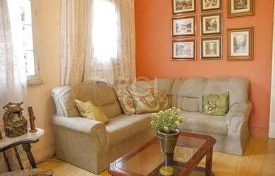 Imagem: A casa à venda possui 5 Dormitórios, 2 Banheiros, 3 Vagas