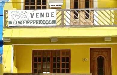 Imagem: A casa possui 3 Dormitórios, 2 Banheiros, 2 Vagas na garagem