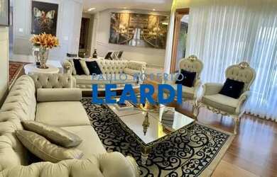 Imagem: O apartamento possui 4 Dormitórios, 5 Banheiros, 3 Vagas na