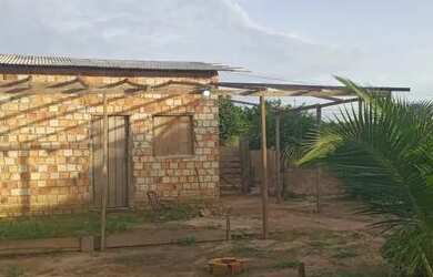 Imagem: A casa possui 2 Dormitórios, 1 Banheiro, 1 Vaga na garagem