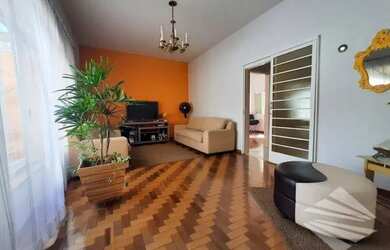 Imagem: A casa possui 2 Dormitórios, 2 Banheiros, 5 Vagas na garagem