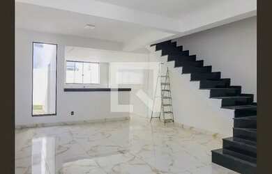 Imagem: A casa possui 3 Dormitórios, 3 Banheiros, 2 Vagas na garagem