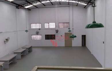 Imagem: O depósito e possui 1 Vaga na garagem, 420-0m² de Área está