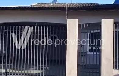 Imagem: A casa possui 3 Dormitórios, 2 Banheiros, 4 Vagas na garagem