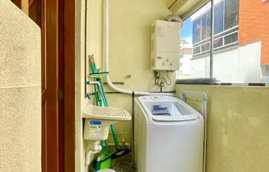 Imagem 9: SACADA DE FRENTE E ESPAÇO DE SOBRA NO CENTRO DA CIDADE