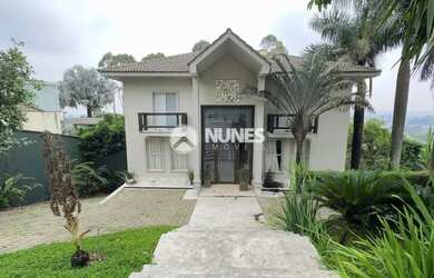 Imagem: A casa em condomínio possui 4 Dormitórios, 4 Banheiros, 5