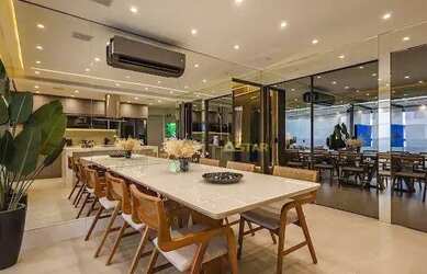 Imagem: O apartamento possui 3 Dormitórios, 5 Banheiros, 3 Vagas na