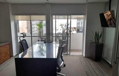 Imagem: O depósito possui 3 Vagas na garagem, 200-0m² de Área e está