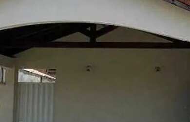 Imagem: A casa em condomínio possui 3 Dormitórios, 3 Banheiros, 2