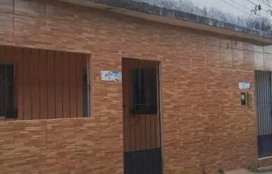 Imagem: A casa possui 2 Dormitórios, 1 Banheiro e está localizado