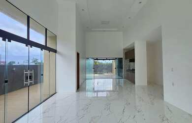 Imagem: A casa possui 3 Dormitórios, 4 Banheiros, 2 Vagas na garagem