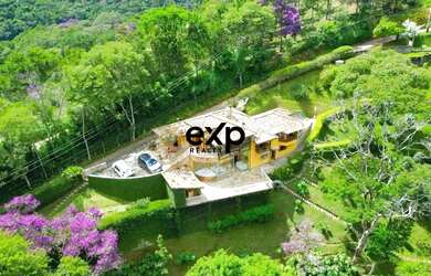 Imagem 2: Casa à Venda no Condomínio Vale das Araucárias, 3 suítes - Itaipava, Petrópolis/RJ