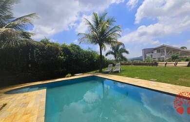 Imagem: A casa em condomínio possui 4 Dormitórios, 4 Banheiros, 5