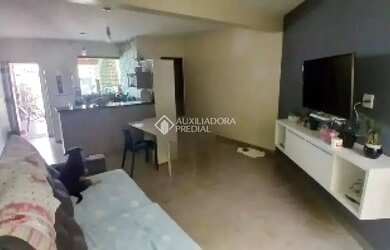 Imagem: A casa possui 4 Dormitórios, 3 Banheiros, 1 Vaga na garagem