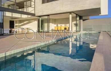 Imagem: A casa em condomínio possui 4 Dormitórios, 5 Banheiros, 4