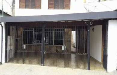 Imagem: A casa possui 3 Dormitórios, 4 Banheiros, 2 Vagas na garagem