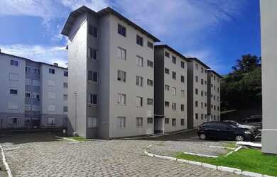 Imagem: O apartamento possui 2 Dormitórios, 1 Banheiro, 1 Vaga na garagem