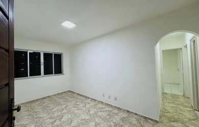 Imagem: O apartamento possui 3 Dormitórios, 1 Banheiro, 5 Vagas na