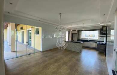 Imagem: A casa em condomínio possui 3 Dormitórios, 3 Banheiros, 4