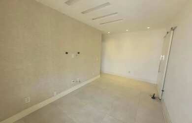 Imagem: O apartamento possui 1 Dormitório, 1 Banheiro, 2 Vagas na garagem